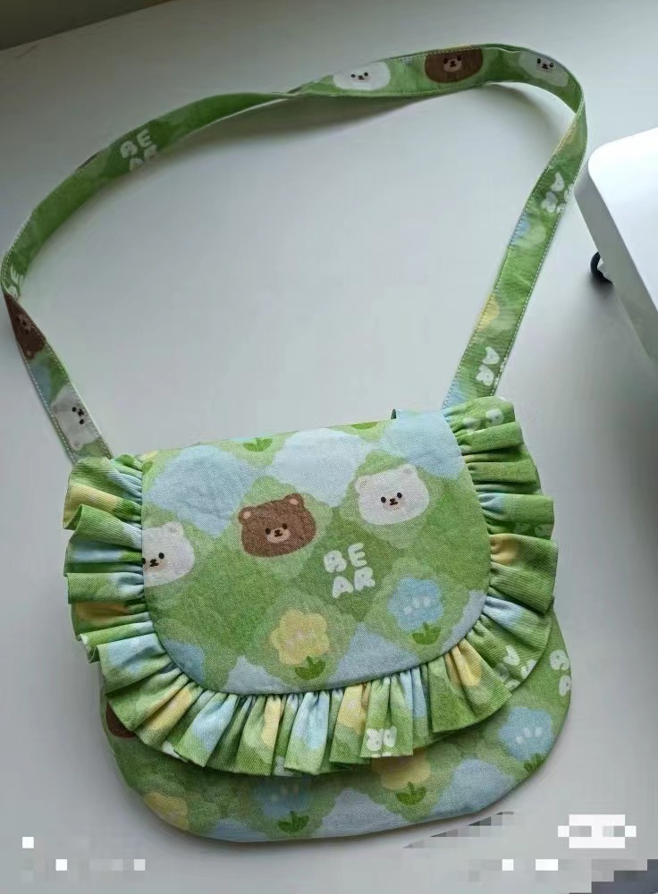 儿童大花边翻盖包