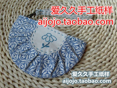 半圆形捏褶拉链小包